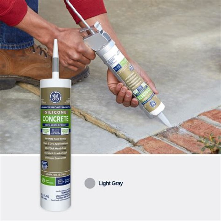 Can you thin contact cement with acetone?